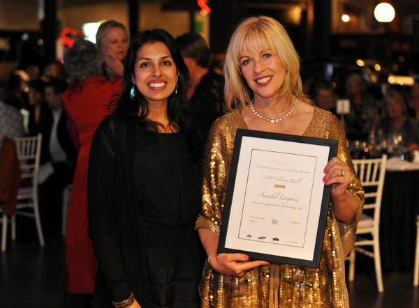 Samsung representative Parveen Chiba with Winner of the Electronic & Digital Quill, Annabel Langbein